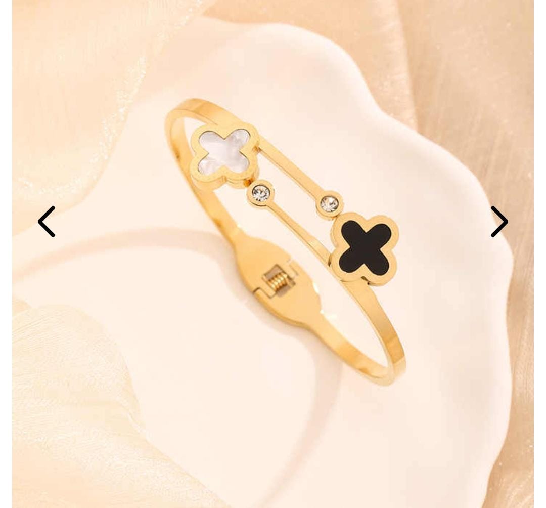 White & Black Bank Leaf Golden Bracelet