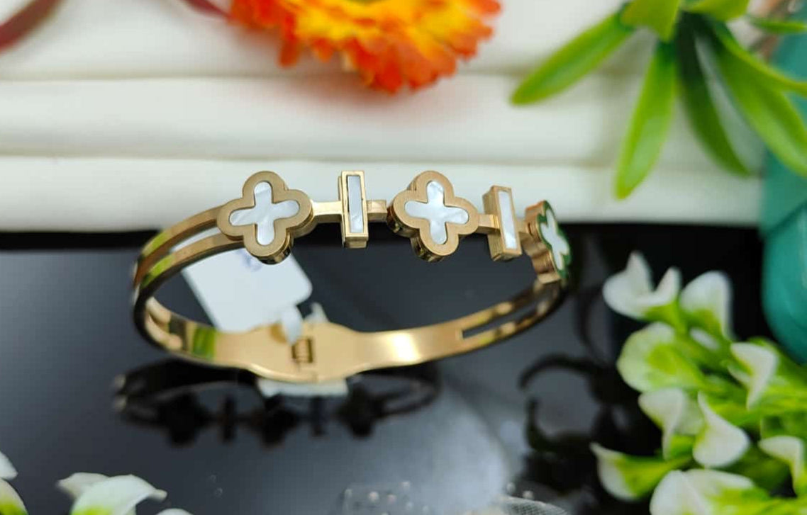 Golden Bracelet with White Bank Leaf