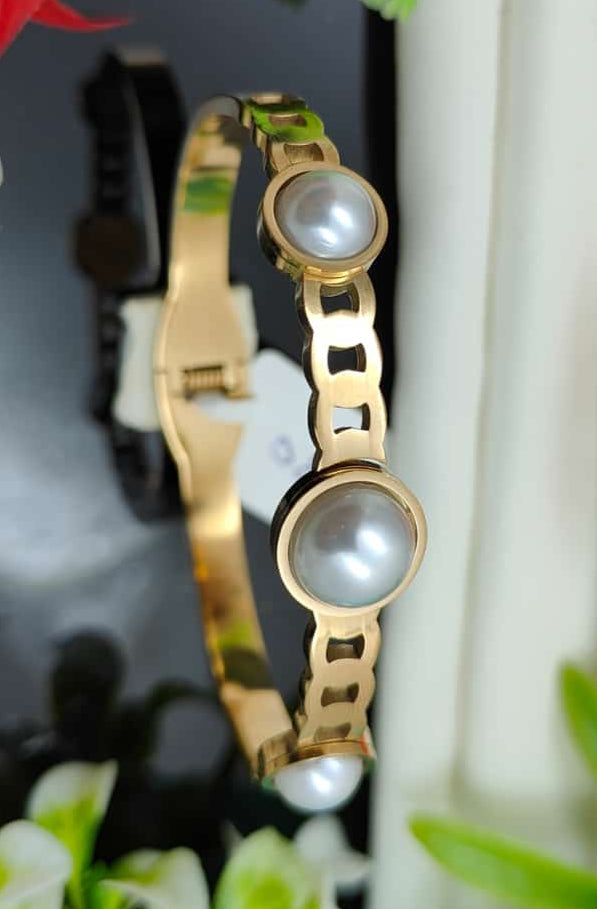 Rounded Pearl Golden Bracelet