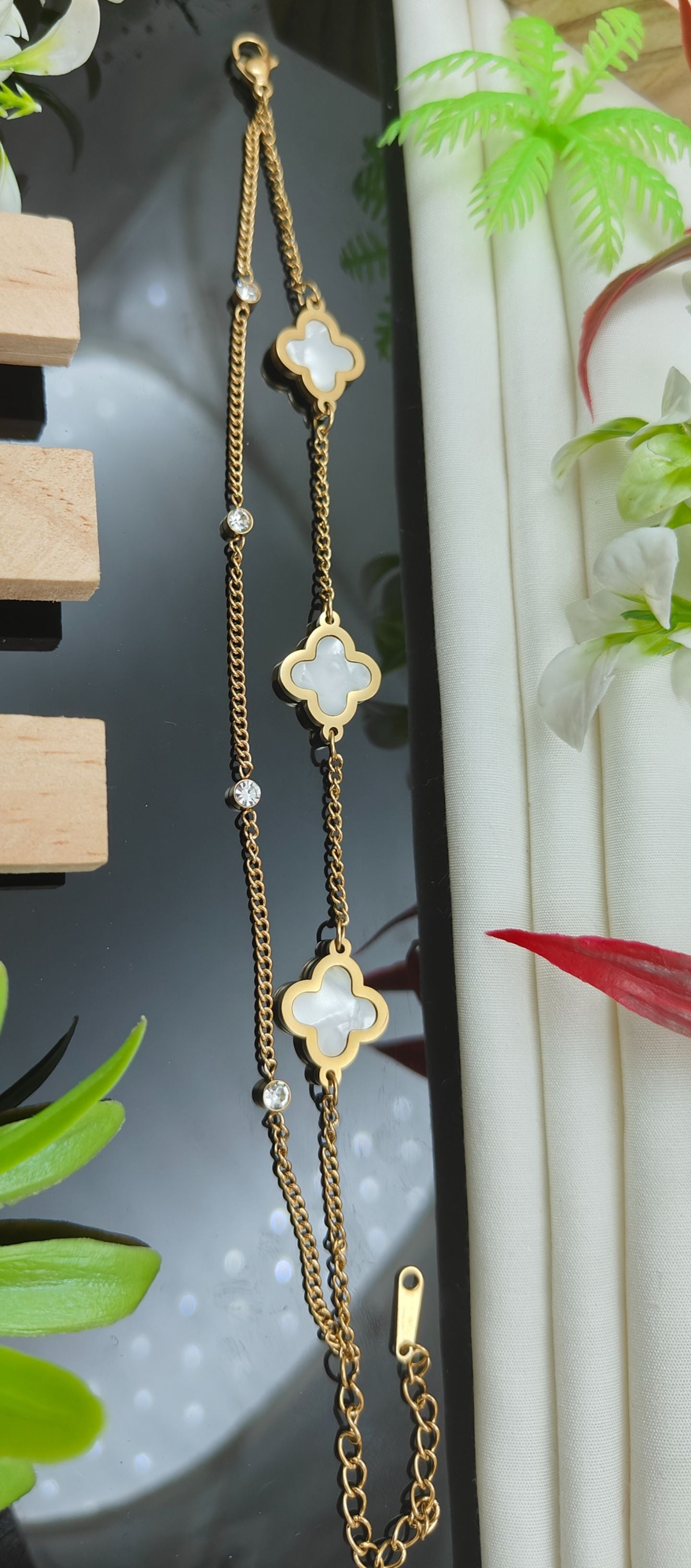 White Bank Leaf Golden Chain Bracelet