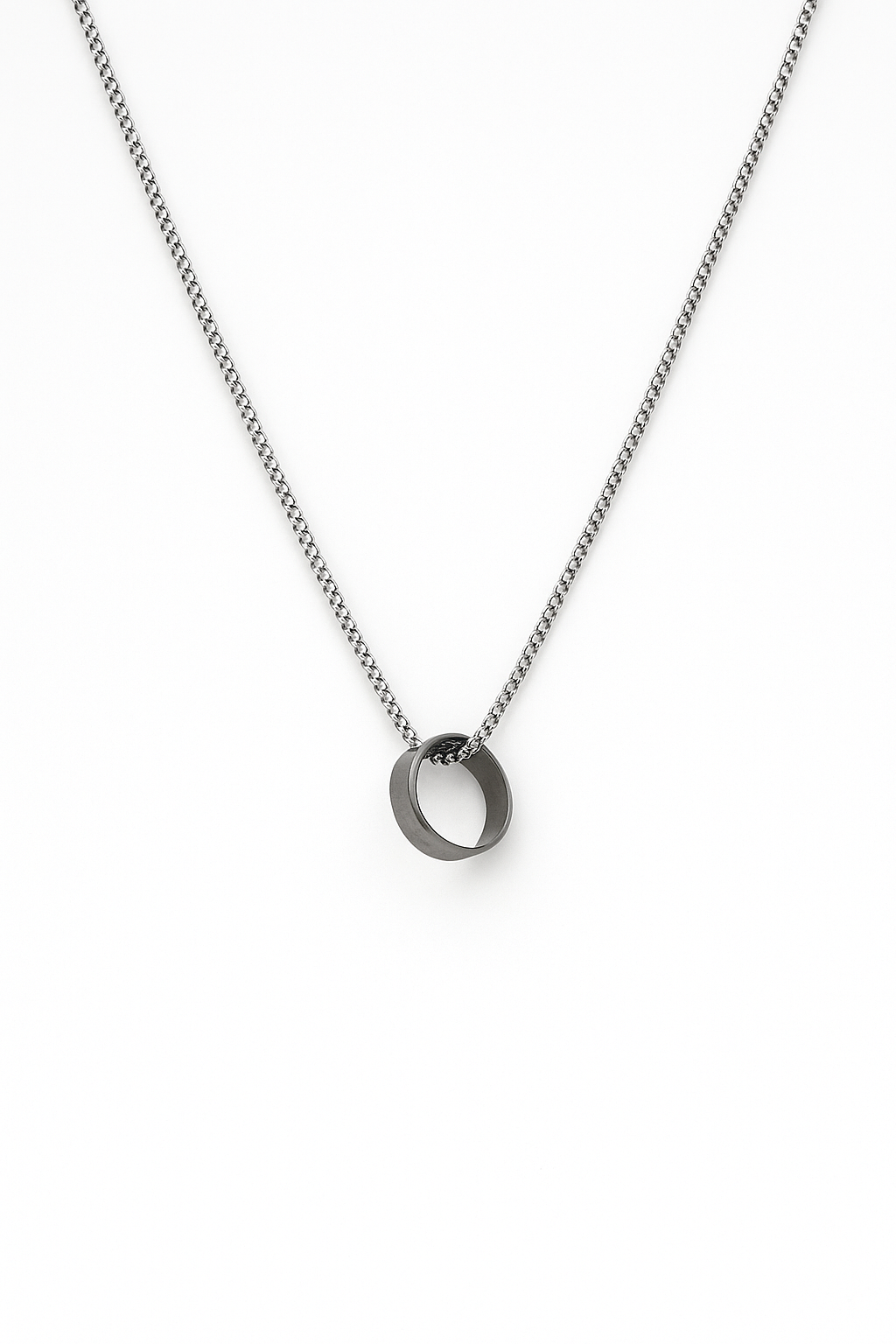 Black Shiny Ring & thick silver chain