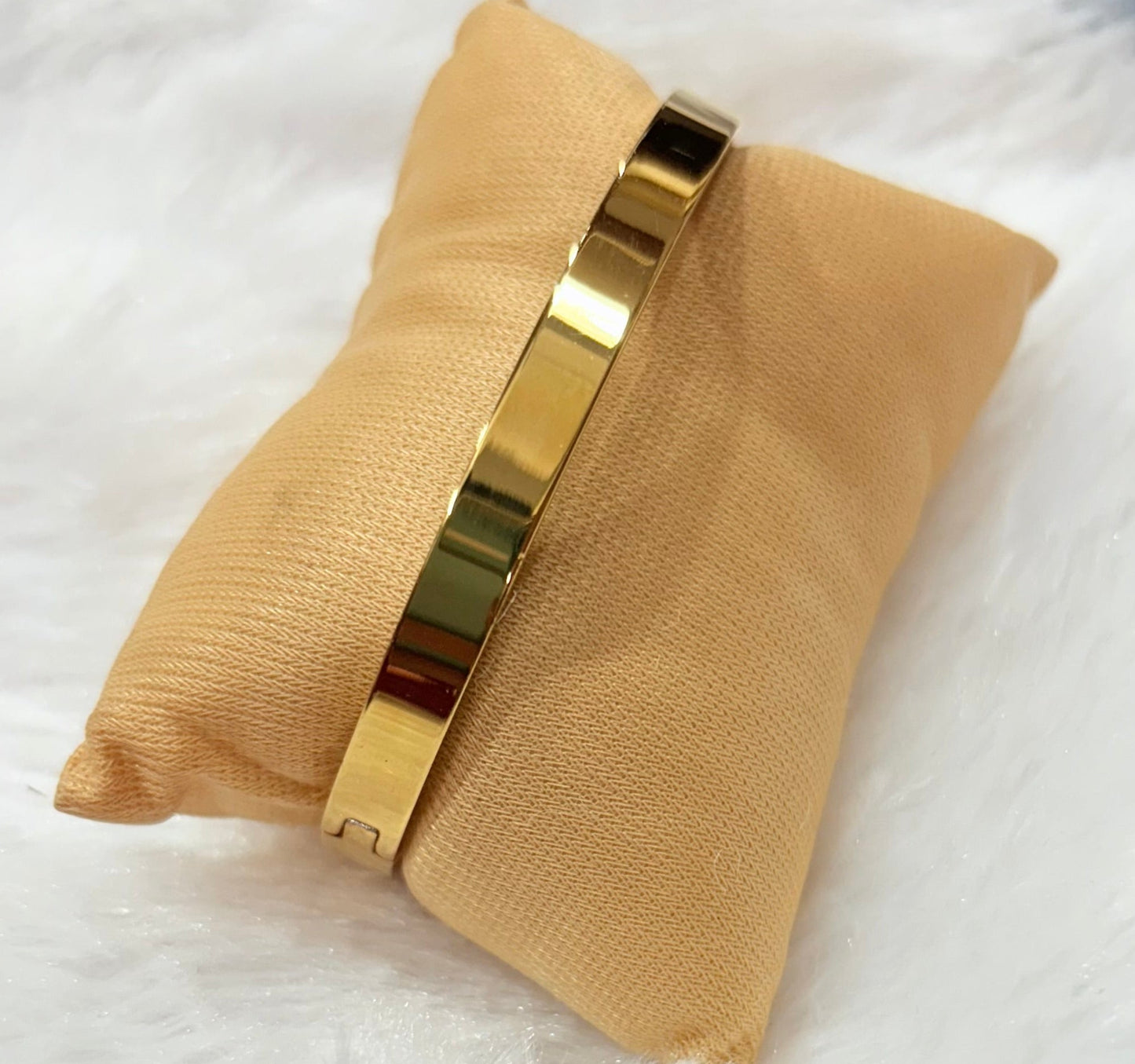 Plain Oval Kada Type Bracelet