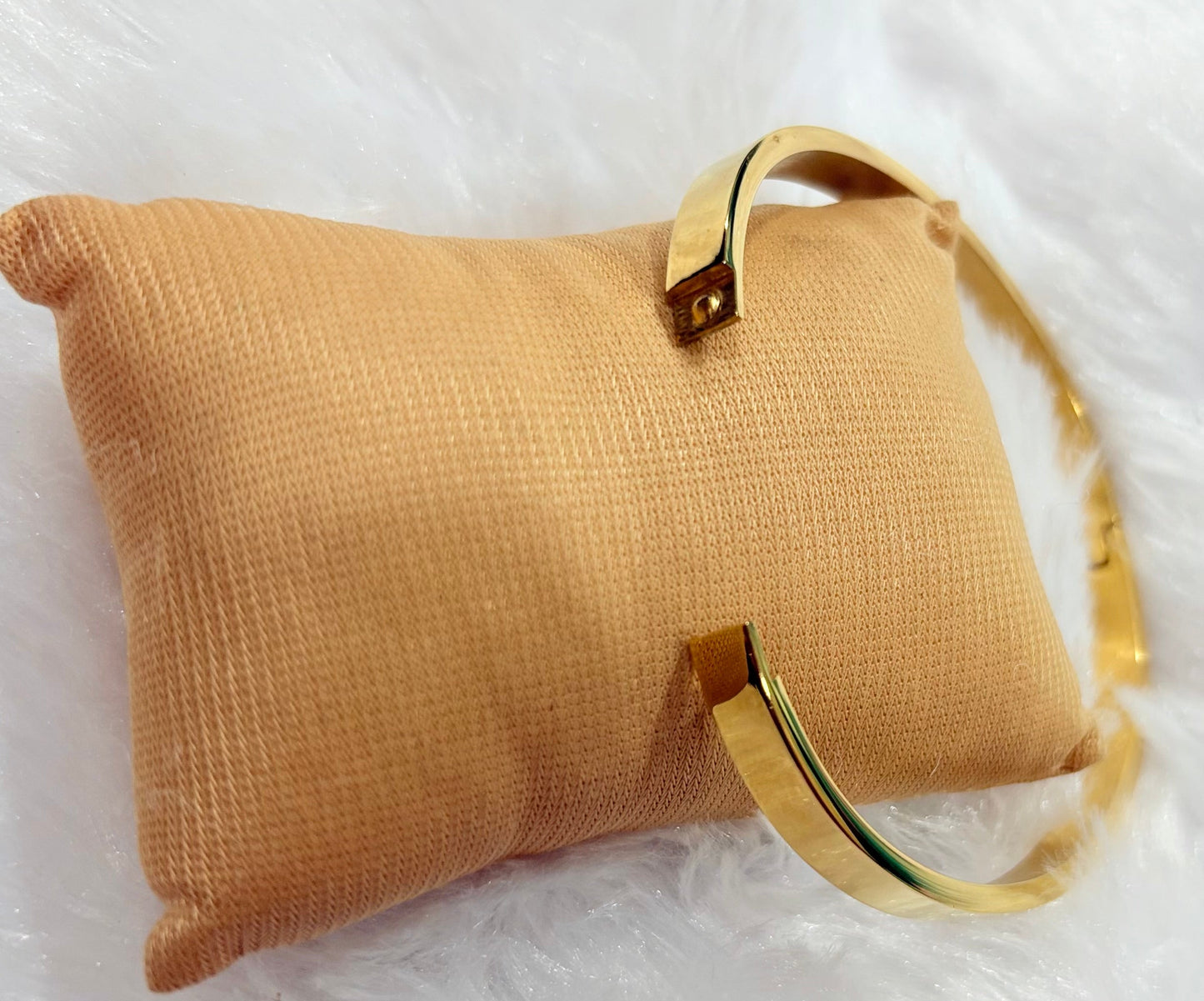 Plain Oval Kada Type Bracelet
