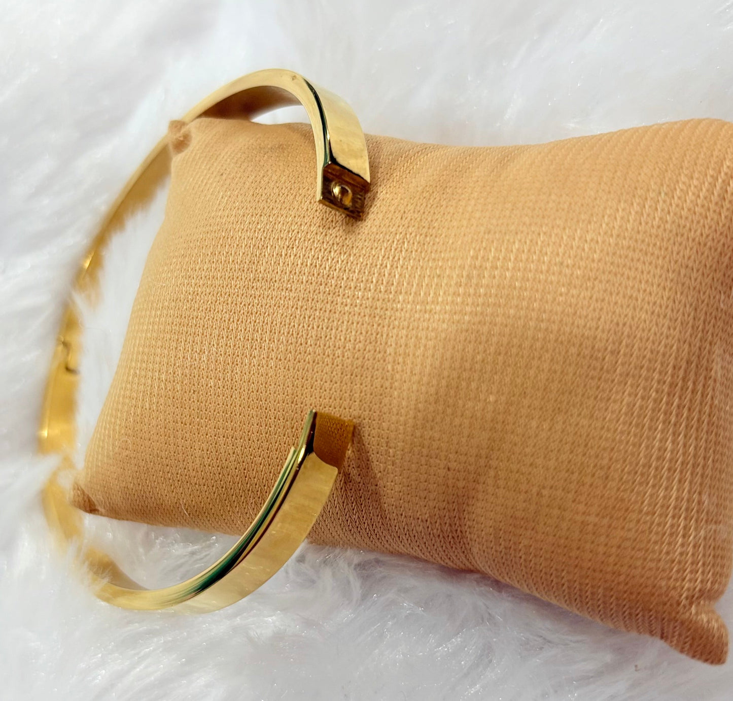 Plain Oval Kada Type Bracelet