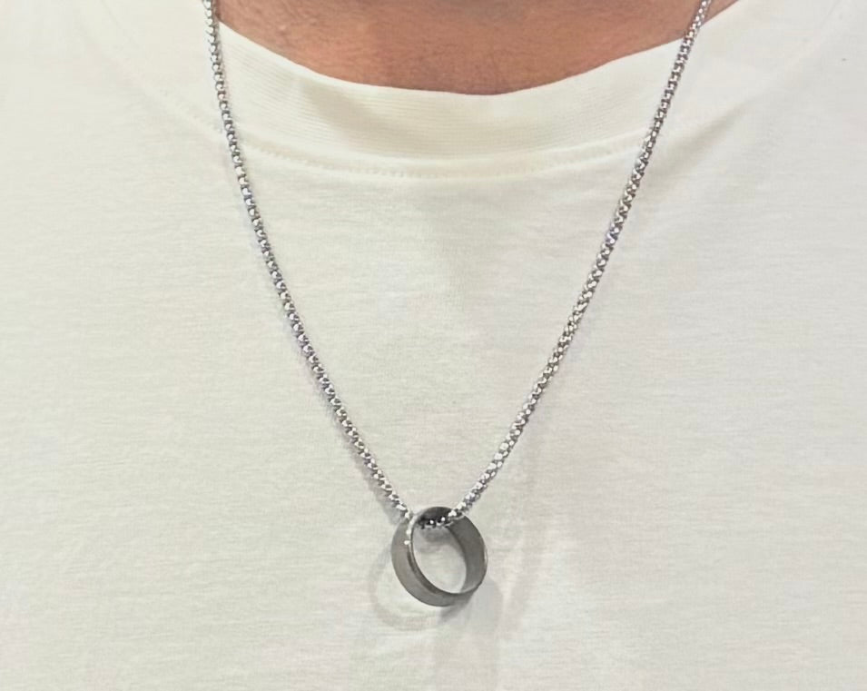 Black Shiny Ring & thick silver chain