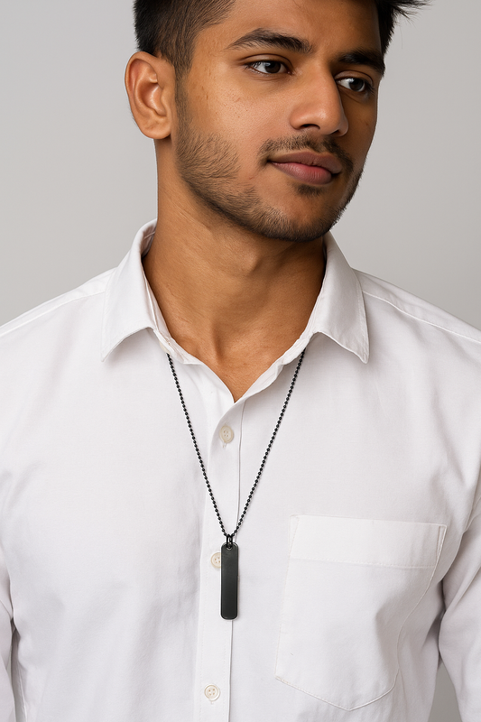 Black Sleek Palate with Beaded Chain