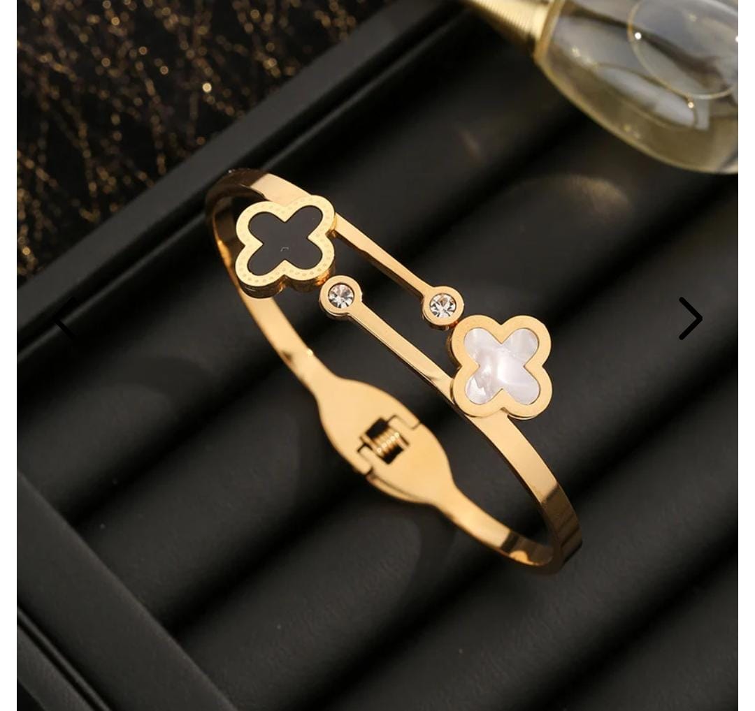White & Black Bank Leaf Golden Bracelet