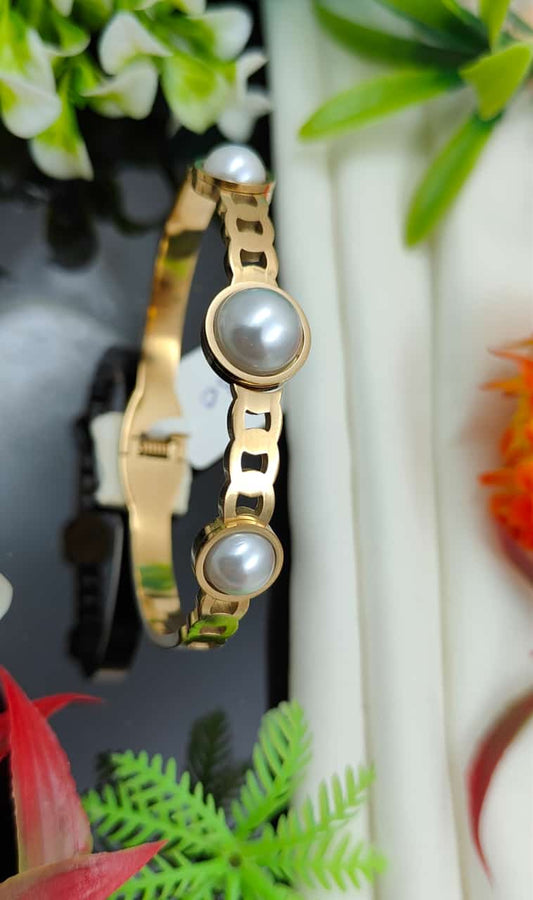 Rounded Pearl Golden Bracelet