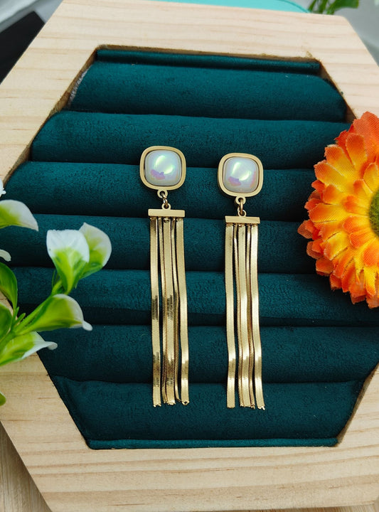 Pearl Charmed Golden Chain Earring