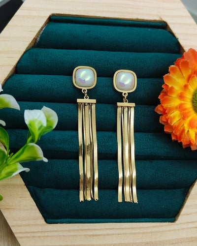 Pearl Charmed Golden Chain Earring