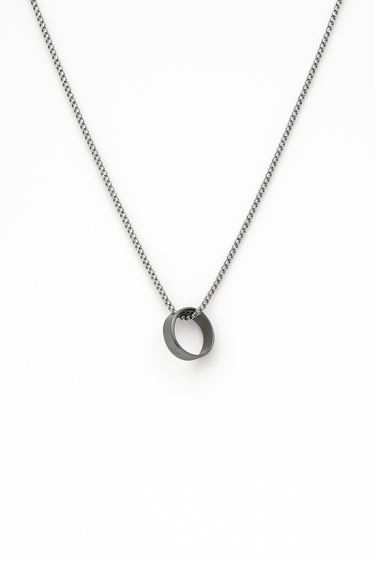 Black Shiny Ring & thick silver chain