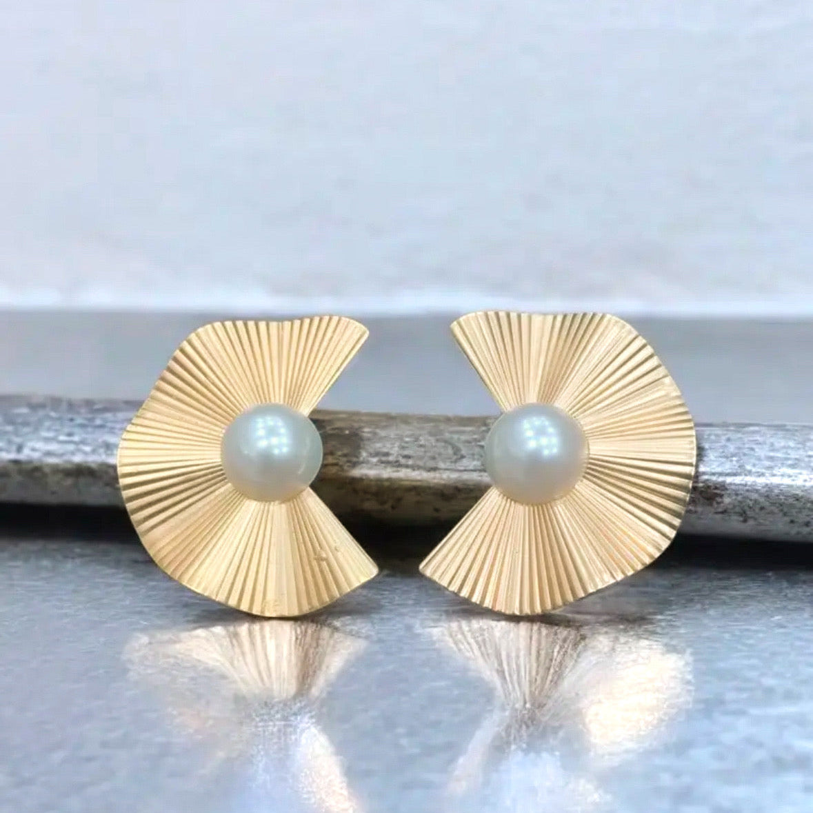 Golden Shell Pearl Earrings