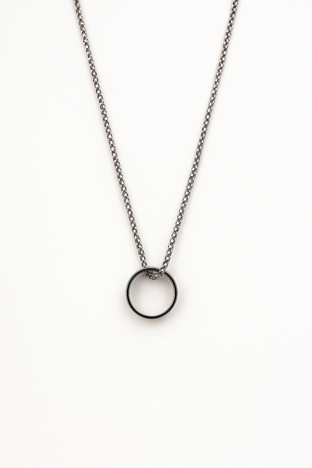 Black Shiny Ring & thick silver chain