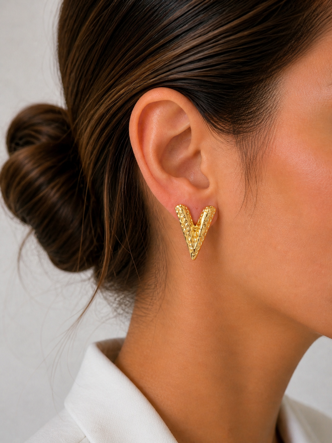 Textured V Stud