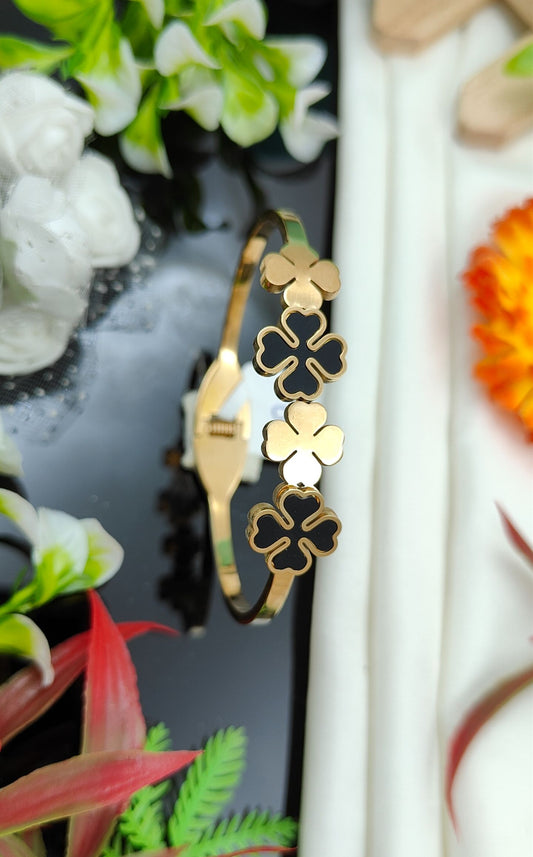 Kinsley Mixed Leaf Bracelet