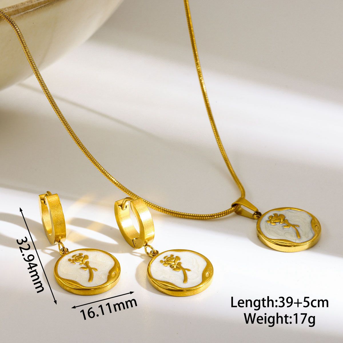 White Floral Pendant Set