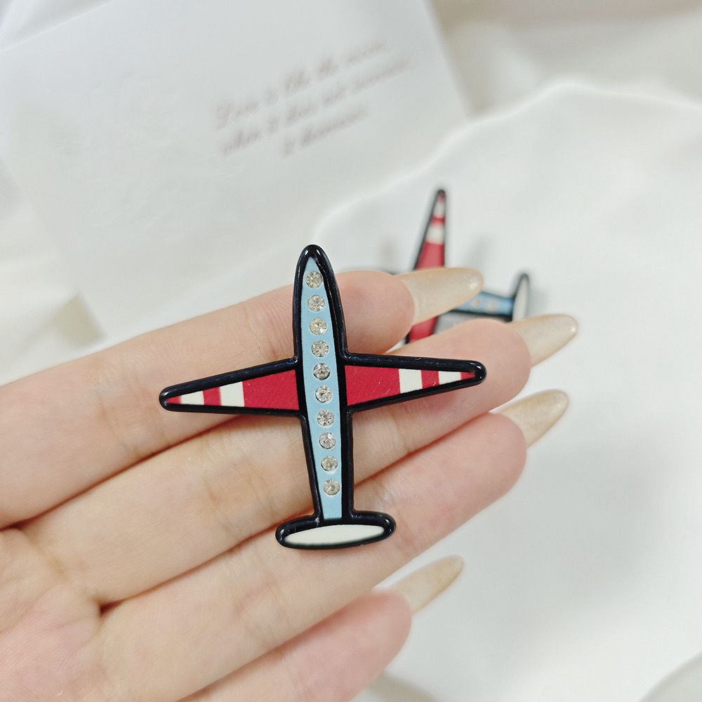 Crystal stud airplane broach