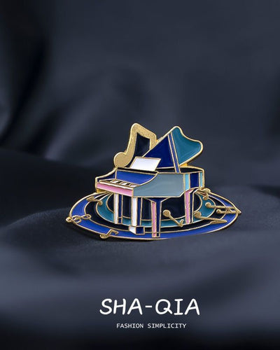 Creative piano theme broach