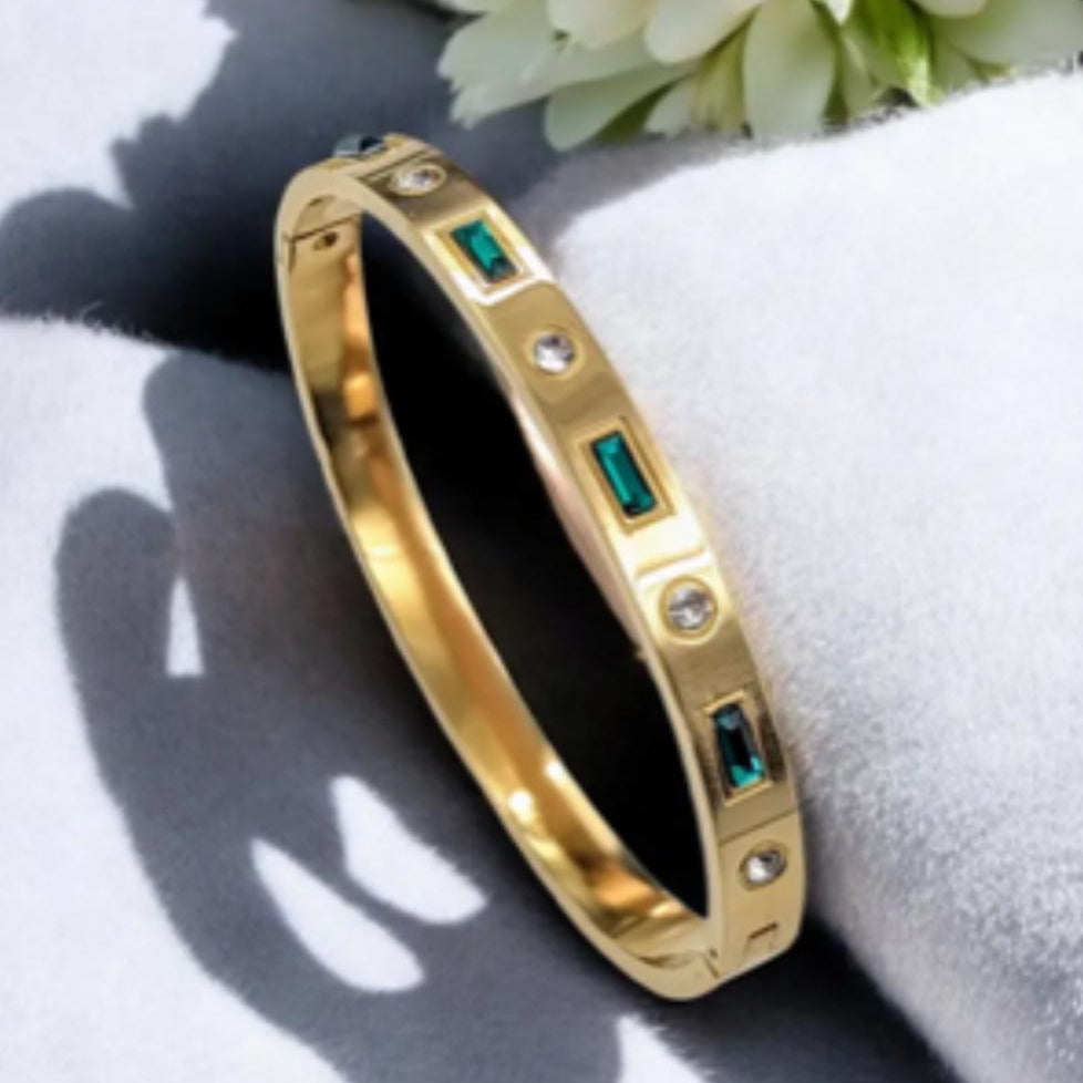 Garish AD Emerald bracelet adjustable