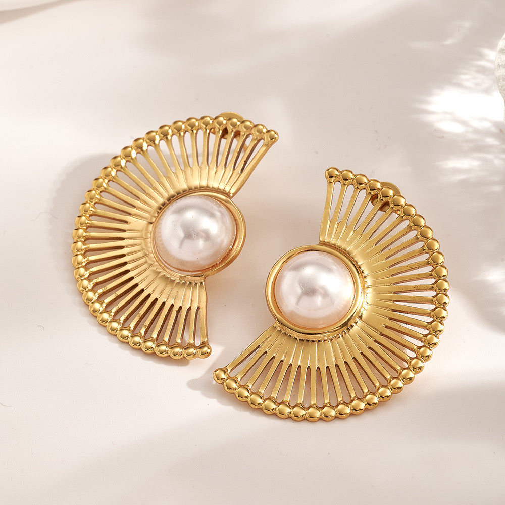 Pearl Fan Stud