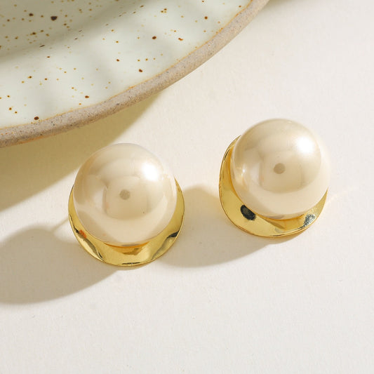 Classic Pearl Stud
